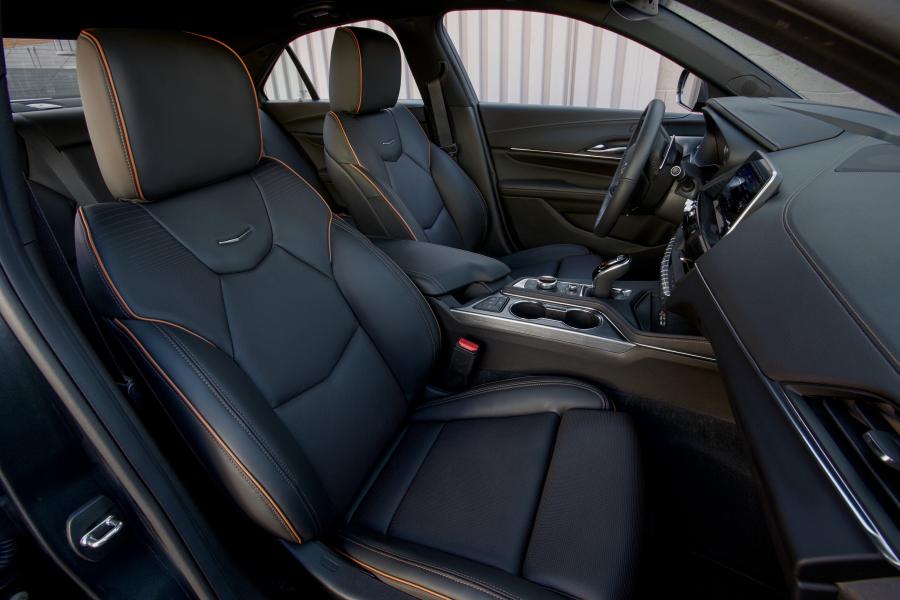Интерьер Cadillac CT4-V 2019 года  (фото 12 из 32)